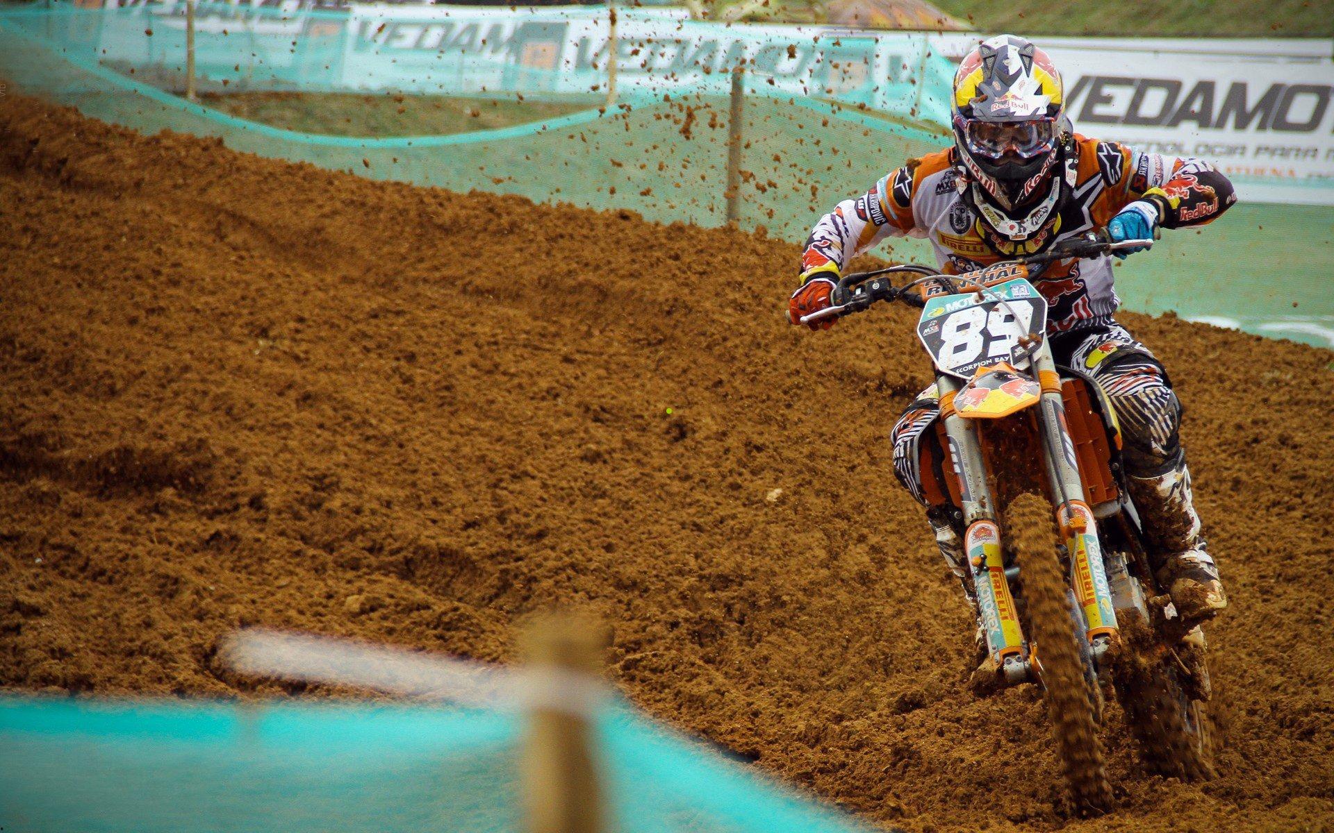 足坛任意球巅峰对决，当今谁更胜一筹？